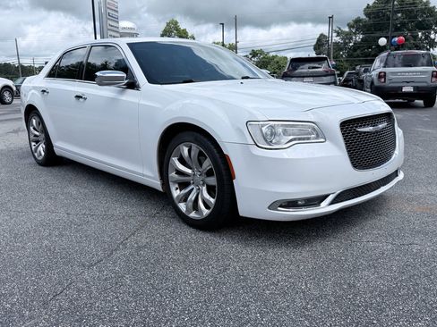 Used 2020 Chrysler 300 Limited RWD image 2