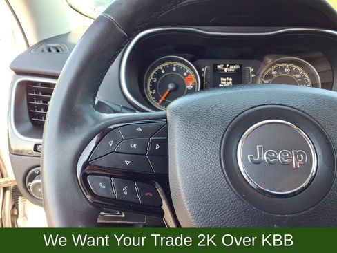 Used 2021 Jeep Cherokee Latitude Plus AWD/4WD image 18
