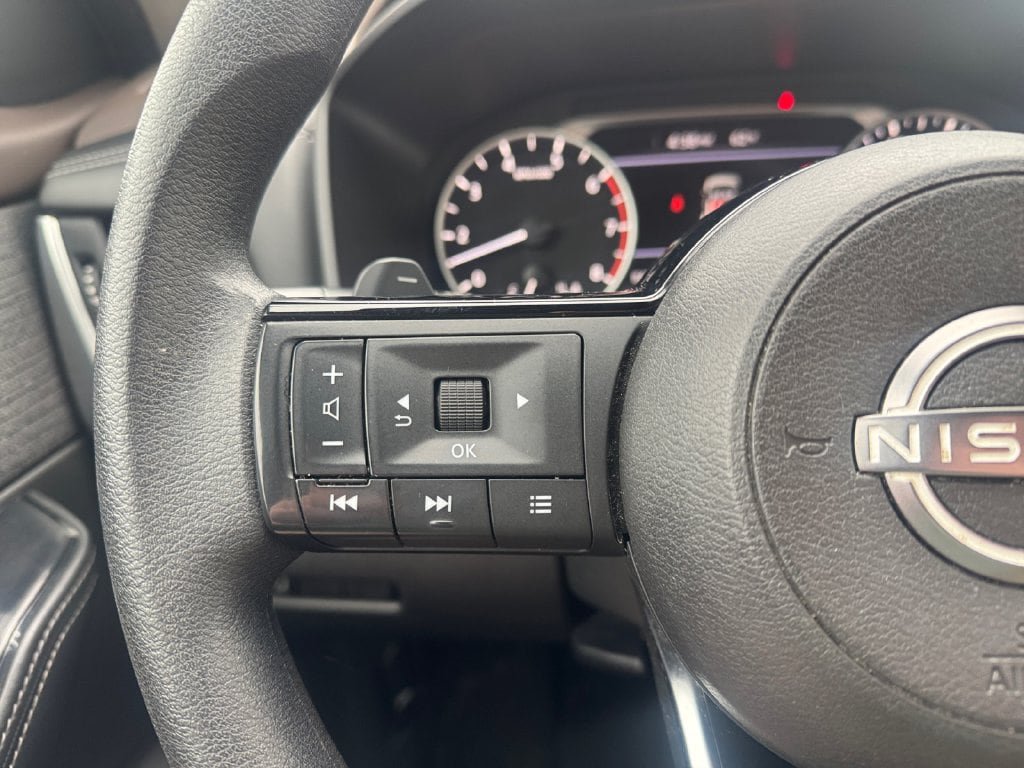 Used 2023 Nissan Rogue SV FWD image 17