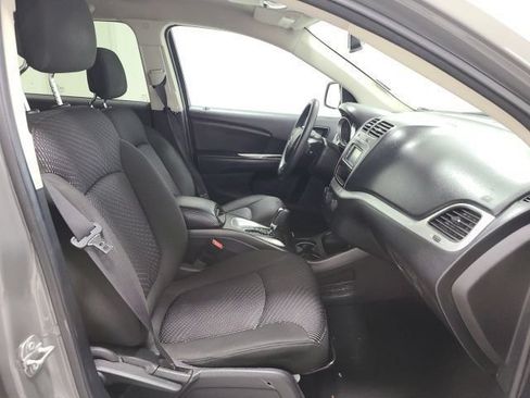Used 2020 Dodge Journey SE FWD image 8