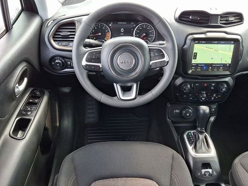 Used 2023 Jeep Renegade Latitude image 12