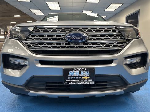 Used 2023 Ford Explorer Limited image 13