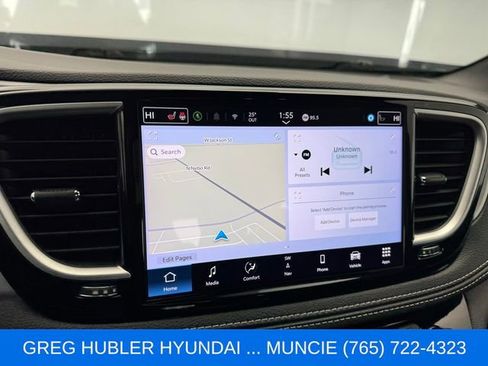 Used 2025 Chrysler Pacifica Limited FWD image 30