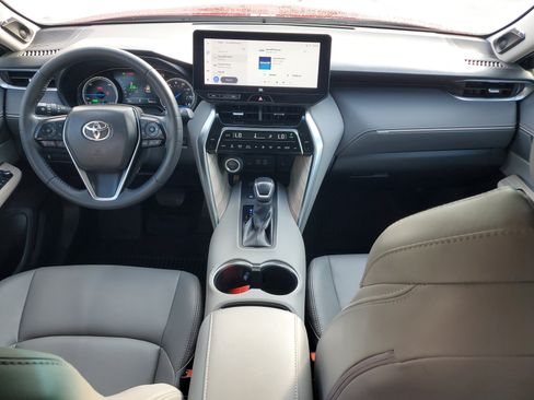 Used 2024 Toyota Venza Limited image 16