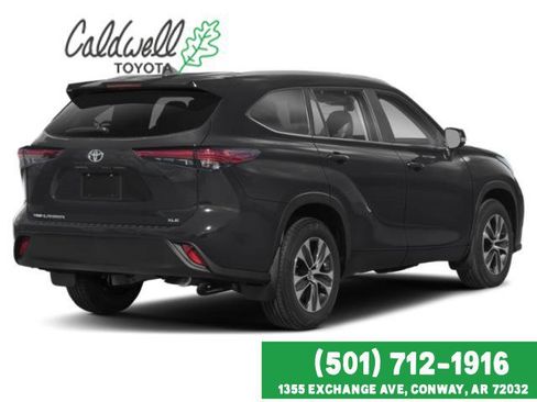 Used 2023 Toyota Highlander XLE FWD image 12