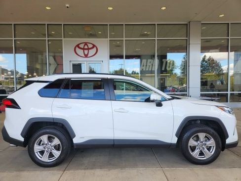Certified 2022 Toyota RAV4 XLE w/ Convenience Package AWD/4WD image 3