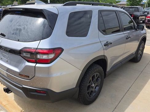 Used 2025 Honda Pilot TrailSport image 5