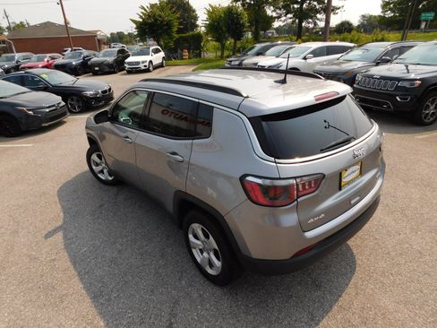 Used 2019 Jeep Compass Latitude w/ Popular Equipment Group AWD/4WD image 8