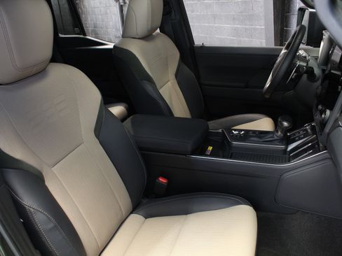 Used 2025 Lexus GX 550 w/ Accessory Package (32) AWD/4WD image 50