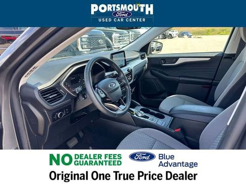 Used 2022 Ford Escape SE w/ SE Sport Appearance Package image 4