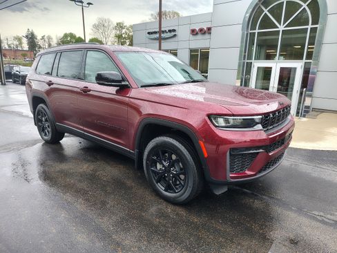 New 2026 Jeep Grand Cherokee L 4WD image 2