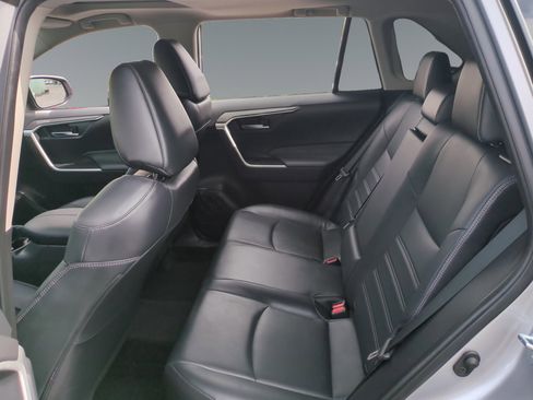 Used 2021 Toyota RAV4 XLE Premium image 13