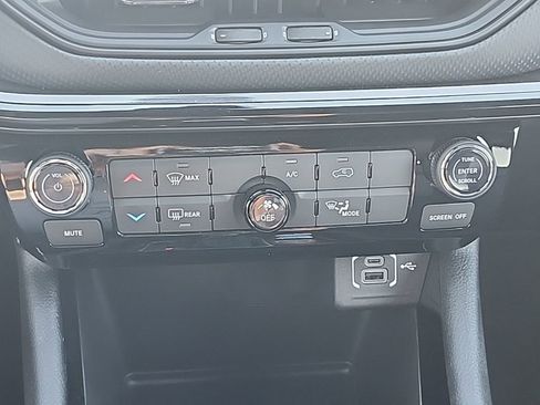 New 2026 Jeep Compass Latitude image 5