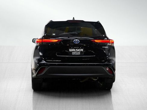 Used 2020 Toyota Highlander LE image 4