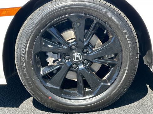 Used 2024 Honda Odyssey Sport image 12