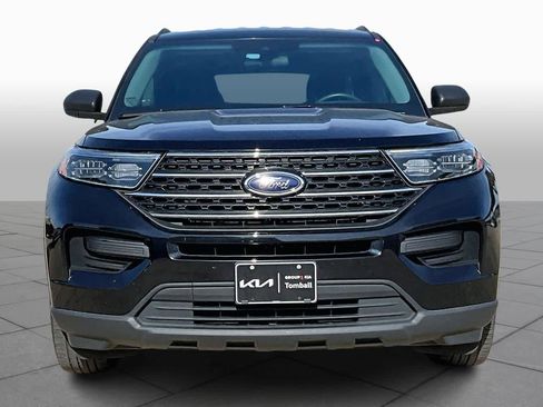 Used 2022 Ford Explorer XLT image 3
