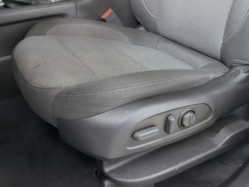 Used 2023 Chevrolet Traverse LT image 23