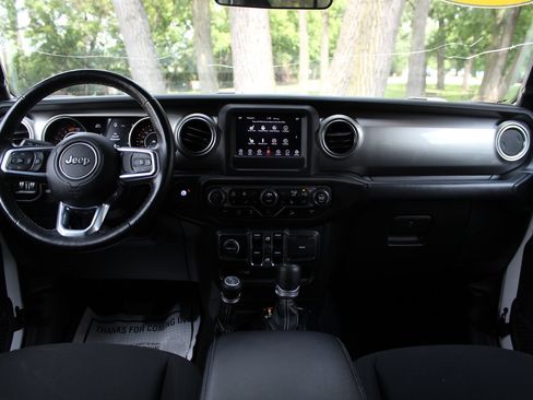 Used 2020 Jeep Wrangler Unlimited Sahara w/ Cold Weather Group AWD/4WD image 10