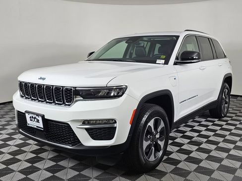 Used 2023 Jeep Grand Cherokee 4WD 4xe image 7