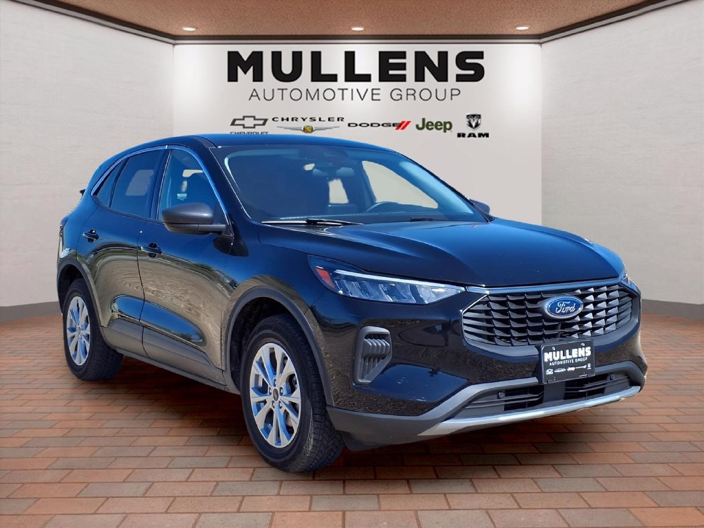 Used 2023 Ford Escape Active AWD/4WD image 3