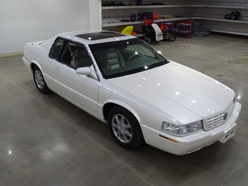 Used 1999 Cadillac Eldorado Touring FWD image 19