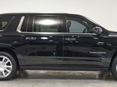 Used 2021 Chevrolet Suburban High Country AWD/4WD image 14