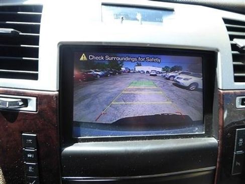 Used 2013 Cadillac Escalade Luxury AWD/4WD image 14