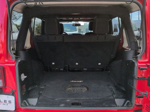 Used 2015 Jeep Wrangler Unlimited Sahara w/ Connectivity Group AWD/4WD image 13