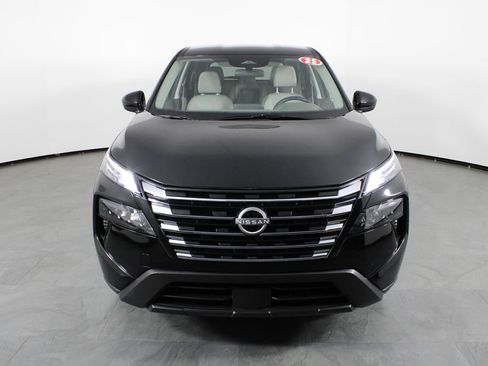 Certified 2025 Nissan Rogue SV image 14