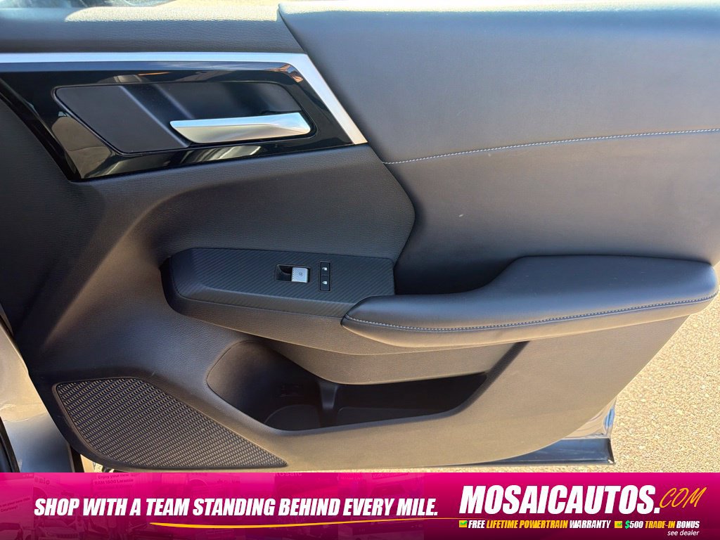 Used 2023 Mitsubishi Outlander 4WD Plug-In Hybrid image 9