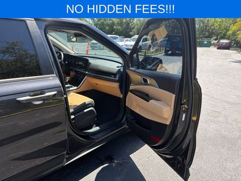 Used 2024 Kia Carnival LX FWD image 27