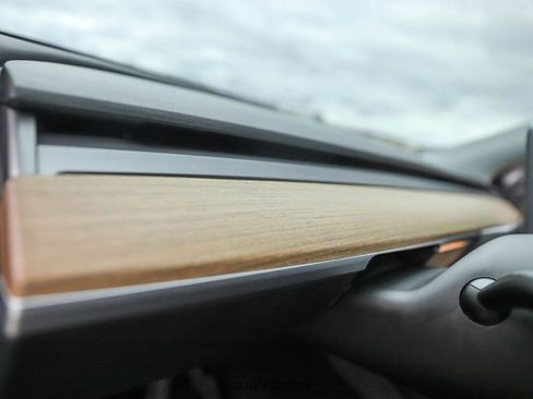 Used 2021 Tesla Model Y Long Range image 30