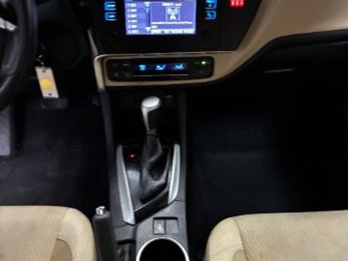 Used 2018 Toyota Corolla LE image 21