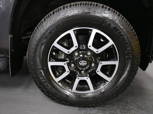 Used 2020 Toyota Tundra Limited w/ Limited Premium Package AWD/4WD image 29