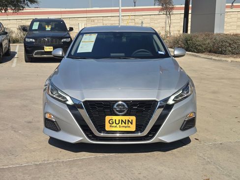 Used 2022 Nissan Altima 2.5 SV image 2