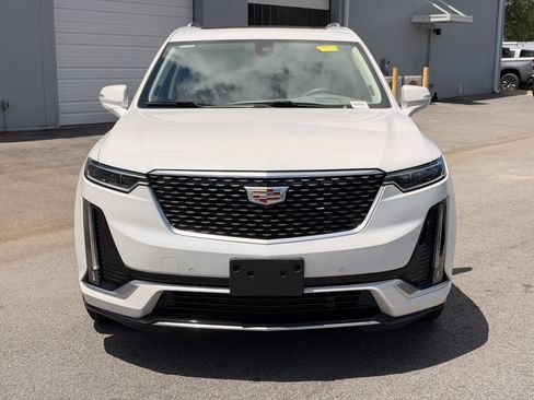 Used 2024 Cadillac XT6 Premium Luxury w/ Technology Package AWD/4WD image 6