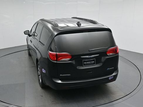 Used 2018 Chrysler Pacifica Limited w/ Advanced Safetytec Group FWD image 42