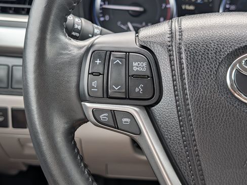 Used 2015 Toyota Highlander XLE AWD/4WD image 31
