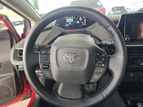 Used 2025 Toyota Prius LE FWD image 7