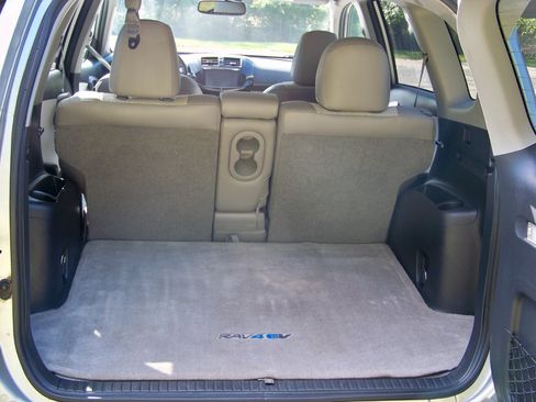 Used 2014 Toyota RAV4 EV image 11