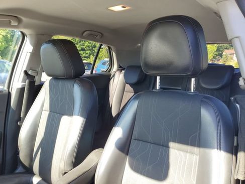 Used 2019 Chevrolet Trax LT w/ LT Convenience Package FWD image 13