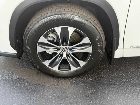 Used 2026 Toyota Highlander XLE AWD/4WD image 10