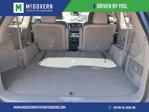Used 2017 Toyota Highlander XLE w/ Carpet Mat Package AWD/4WD image 4