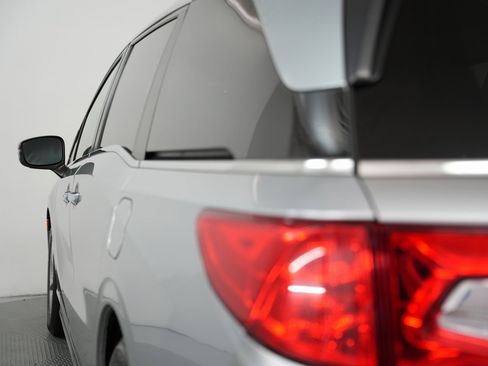 Used 2019 Honda Odyssey EX image 70