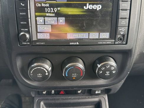 Used 2016 Jeep Patriot High Altitude AWD/4WD image 17