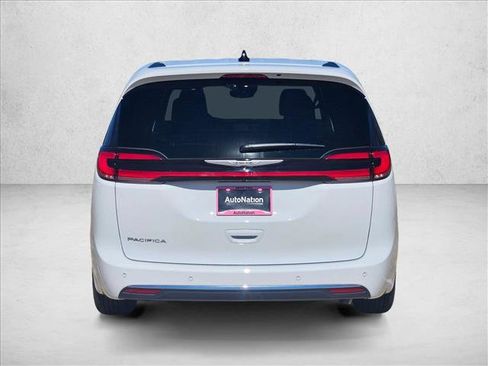 New 2025 Chrysler Pacifica Select image 6