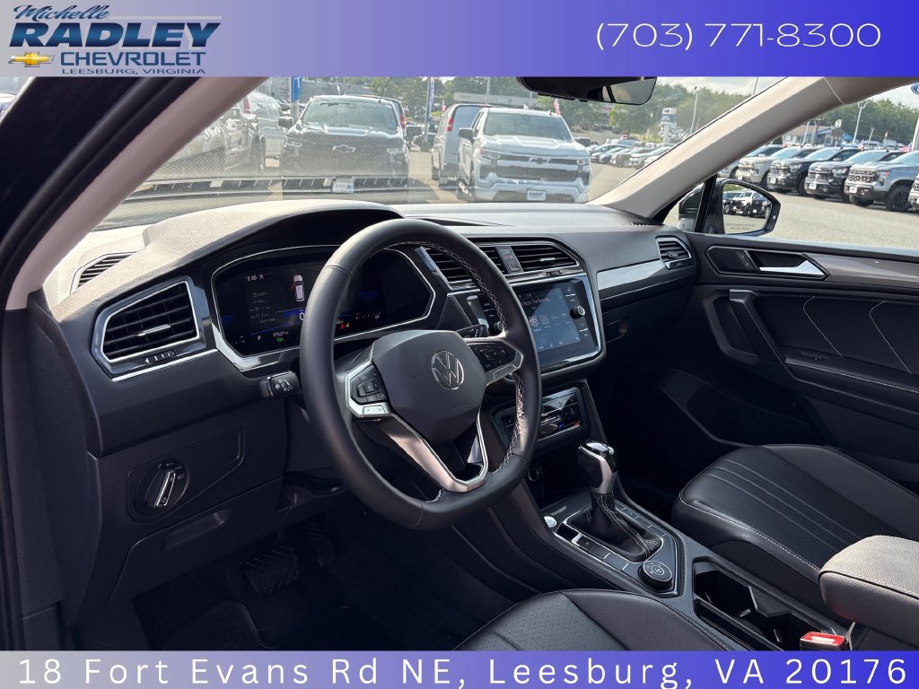 Used 2024 Volkswagen Tiguan SE w/ Panoramic Sunroof Package AWD/4WD image 6