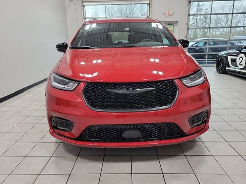 New 2026 Chrysler Pacifica Select w/ S Appearance Package image 3