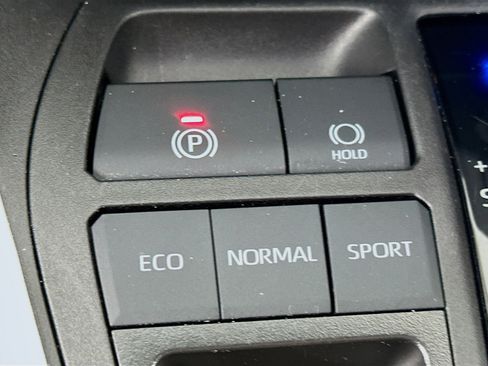 Used 2025 Toyota RAV4 XLE FWD image 26