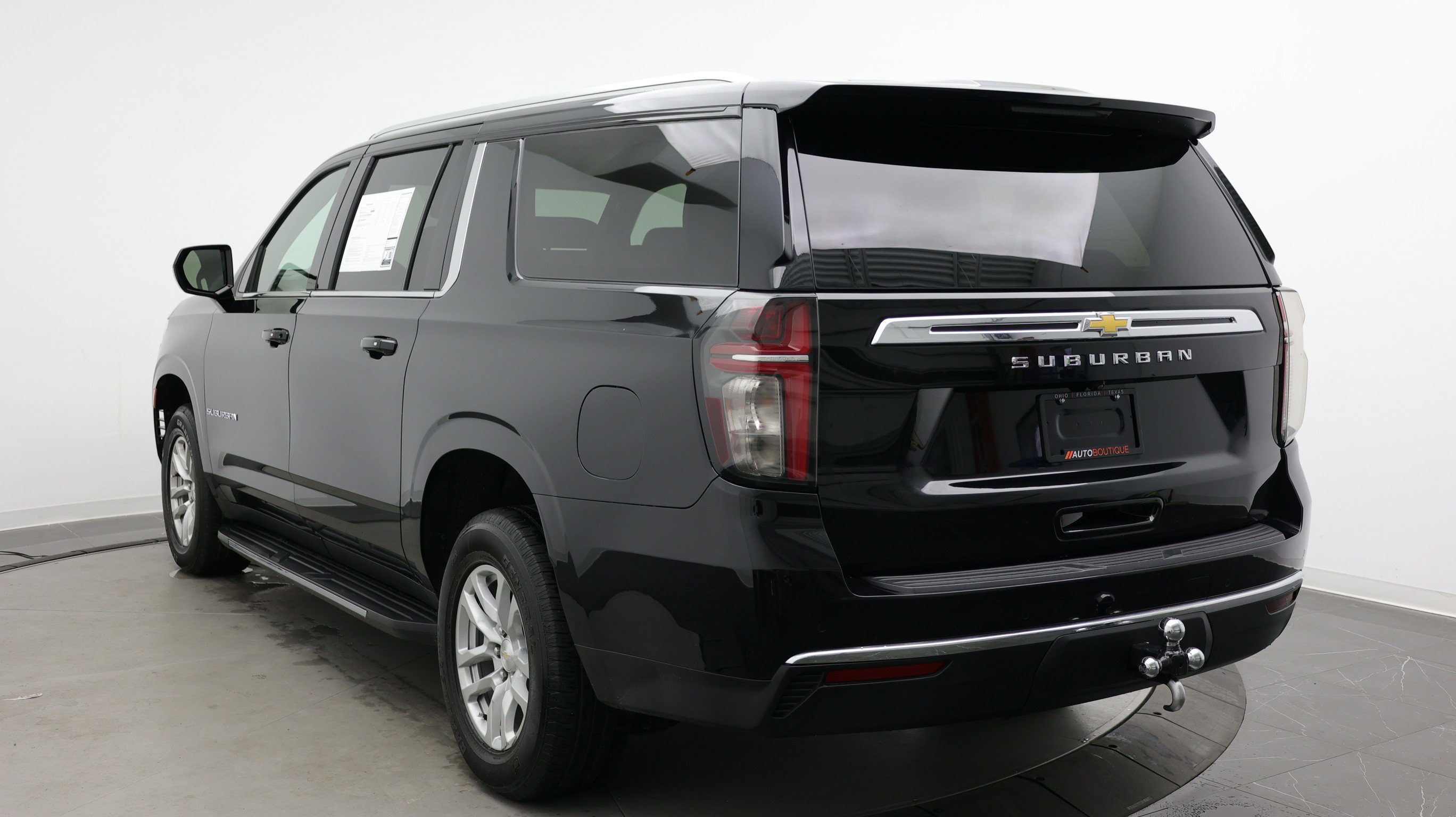 Used 2023 Chevrolet Suburban LS w/ Driver Alert Package RWD image 5